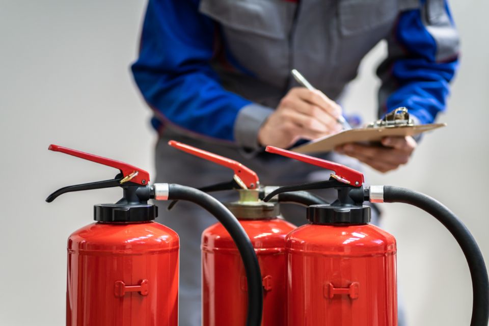 Adeguamento alle norme di prevenzione incendi presso il Liceo Galilei-Ferraris con progettazione antincendio e verifica della conformità normativa.