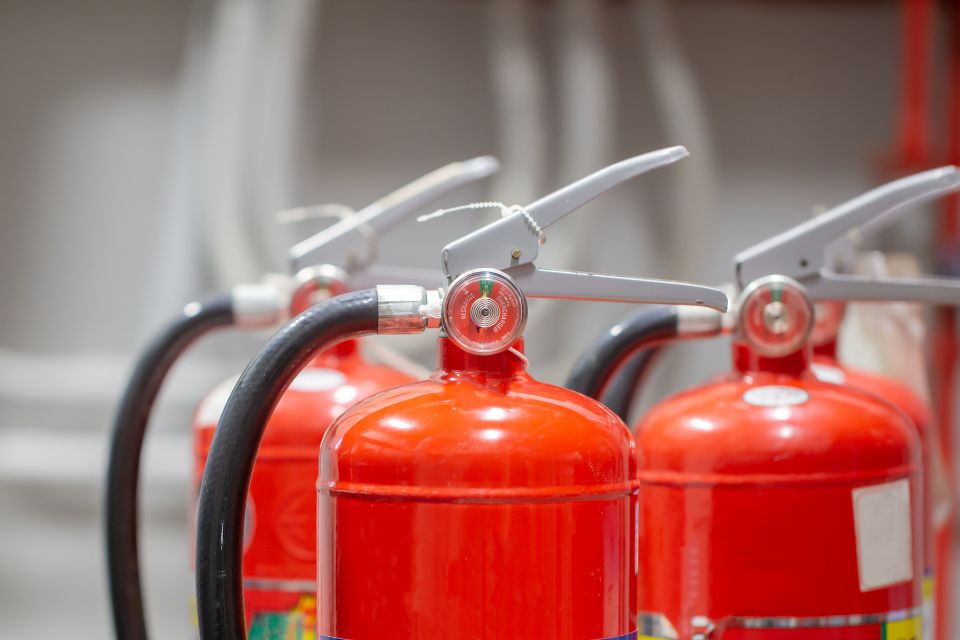 Intervento di prevenzione incendi presso l'I.T.E.S. Polo Commerciale Pitagora di Taranto con progettazione antincendio e adeguamento alle normative vigenti.